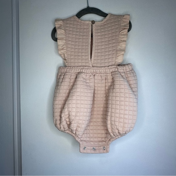 Quincy Mae Baby Girl Ruffle Quilted Romper Size 12–18M Blush Pink - Picture 2 of 4